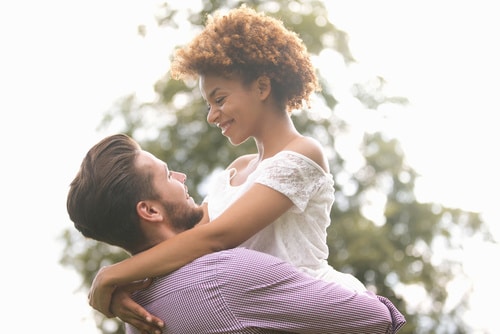 Amarres para que siga contigo